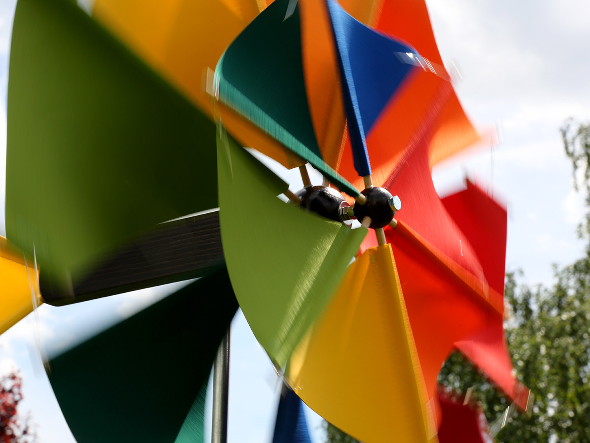 Grünes Windrad – passt natürlich zum Gartenambiente