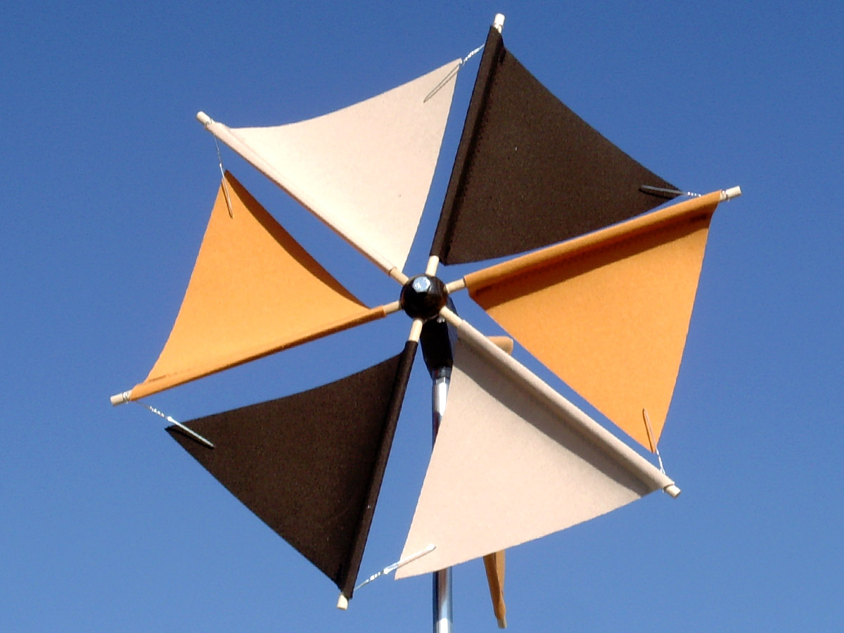 Klassisches handgefertigtes Windrad in zeitlosem Design